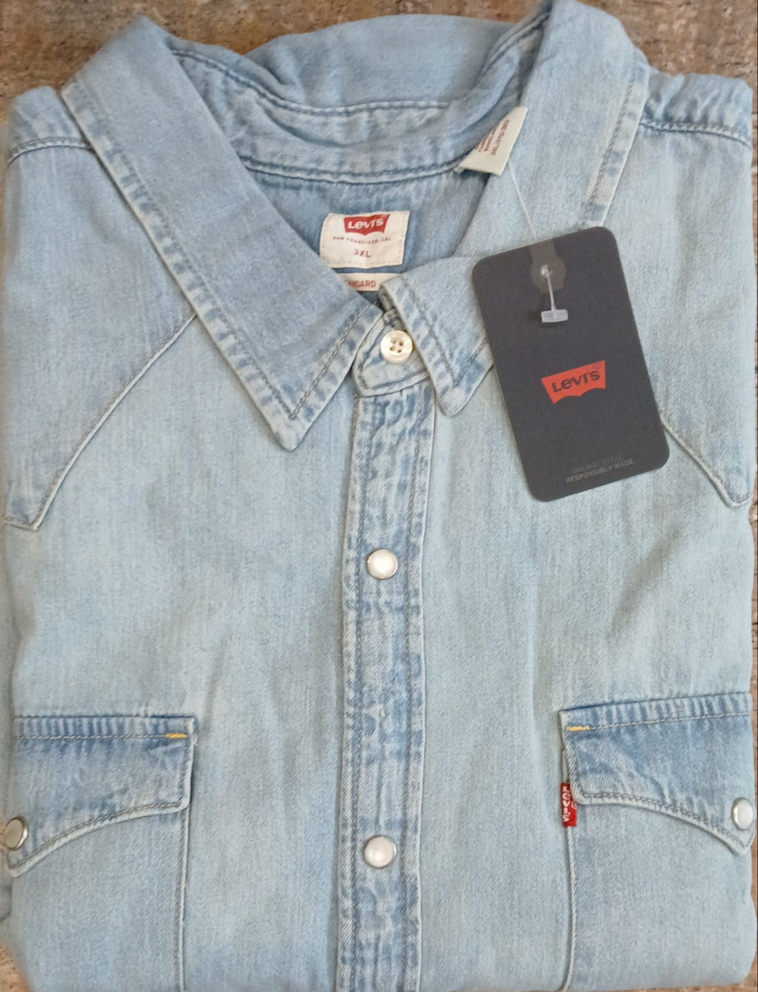 Modelo Camisa Vaquera  Levi´s  Color Azul Claro REF. 003