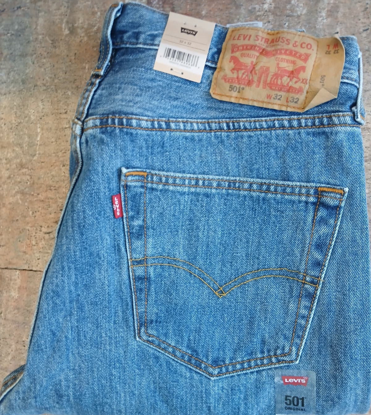 Pantalón Levi's 501 Color Piedra Claro 193