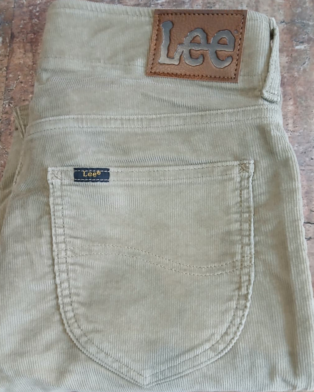 Pantalón LEE de  Micro pana beige   Micro Pana Color Beige